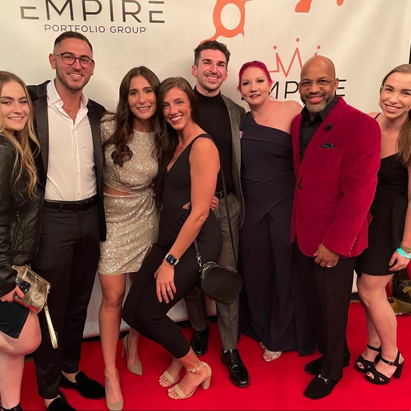 Meet your Posher, Taylor - Picture 2 of 4